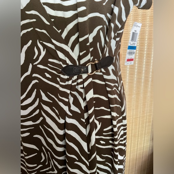 Dress - Picture 4 of 5